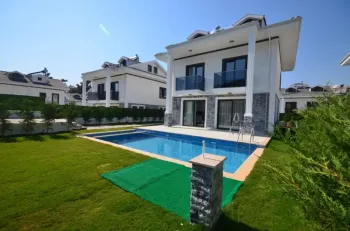 Tam mobilyalı müstakil dört yatak odalı Hisarönü villası